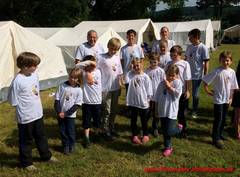 Die Kinder warten auf die Verleihung der Kinderflamme