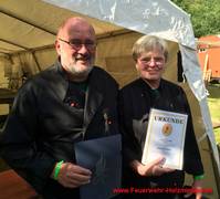 Verleihung des Ehrenzeichen der Niedersächsischen Jugendfeuerwehr an Gabriele und Rainer Kriegel